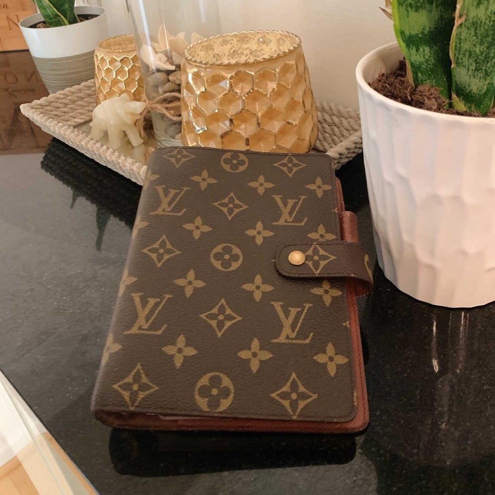 Pre-loved Authentic Louis Vuitton MM Agenda